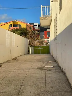 an empty parking lot next to a building at Chambre 3 Residencial Eunice in Praia
