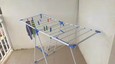 a towel rack in the corner of a room at Apartamento T2 equipado Vila Verde in Santa Maria
