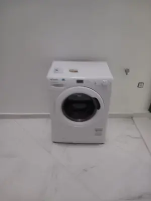 a camera sitting in the corner of a bathroom at Edifício 2PALMA in Praia