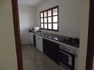 a kitchen with a counter and a sink and a window at Maison familiale à Tarrafal. in Tarrafal