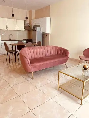 a living room with a pink couch and a table at Good Dreams Apartment in Praia