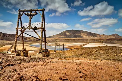 a metal structure in the middle of the desert at Tity Apartments T2- Santa Maria in Santa Maria