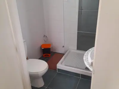 a small bathroom with a toilet and a shower at Pandora Ocean View am Praia Cabral in Sal Rei