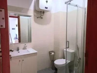 a bathroom with a toilet and a sink and a shower at Apartamento em Santa Maria- Espaçoso&Confortável in Santa Maria