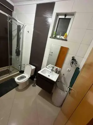a bathroom with a toilet and a sink and a shower at Appartement cosy et spacieux in Praia