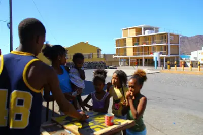 a group of children standing around a table with a man at Aquiles Eco Hotel in São Pedro