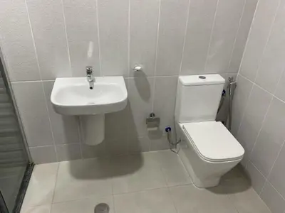 a bathroom with a toilet and a sink at Apartamento Rua do museu dos Náufragos in Sal Rei