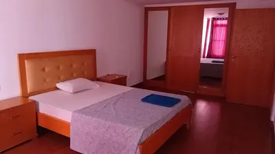 a small bedroom with a bed and a mirror at Elite Residences MVT in Praia