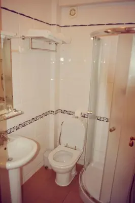 a bathroom with a toilet and a sink and a shower at Residencial Cosmos in Assomada