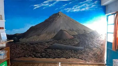 a mural of a mountain on the wall at Pensão Rilda Montrond in Portela