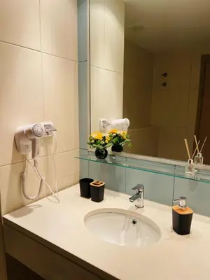 a bathroom with a sink and a mirror at Suíte Deluxe Soares in Prainha