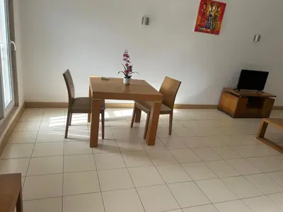 a dining room with a wooden table and chairs at Vila Verde Calistemon in Santa Maria