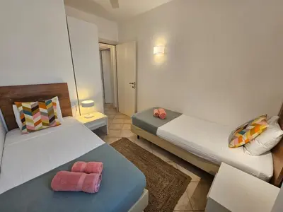 a small room with two beds and a couch at Salty Soul Ac Wifi in Santa Maria