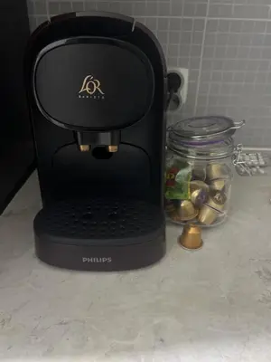 a coffee maker sitting on a counter next to a jar of food at Appartement moderne au paradis in Santa Maria