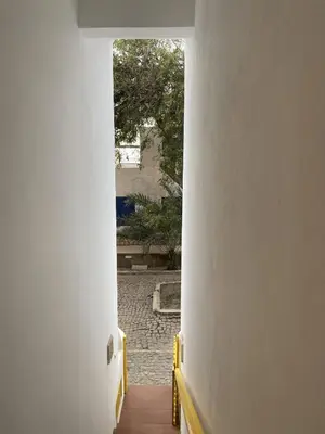 a hallway with an archway in a building at Apartament Salim in Beirona