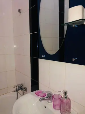 a bathroom with a sink and a mirror at PJ t1 conforto e paz 4E in Praia