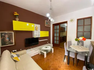 a living room with a couch and a table at Apartamento em Monte in Mindelo