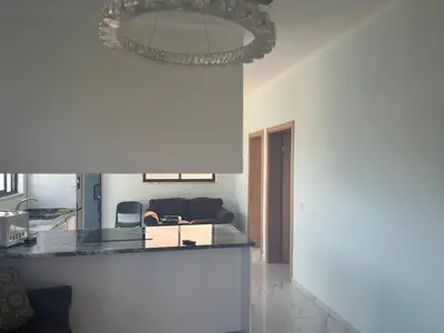 a kitchen and living room with a ceiling at Ponta de mar in Praia