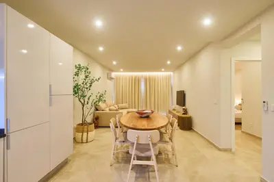 a kitchen and dining room with a table and chairs at Sal & Mar in Santa Maria