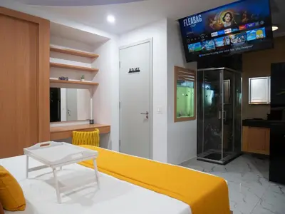 a living room with a yellow couch and a tv at Top-Level Pool in Praia