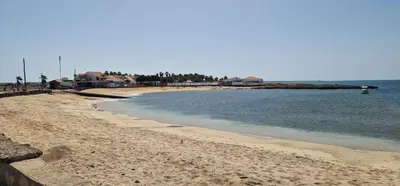 a sandy beach with houses and the ocean at Apartamento em Condominio Privado in Beirona