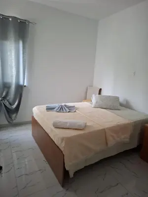 a bed with two towels on it in a bedroom at Casa do Céu Azul in Tarrafal