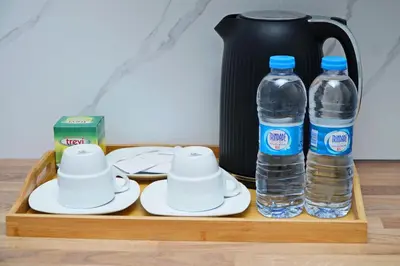 a tray with two bottles of water and a blender at Comfortable 1-bedroom 400 meters from the beach with Fast Wi-Fi in Santa Maria
