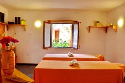 a room with two beds and a window at Porto Antigo Hotel BB in Santa Maria