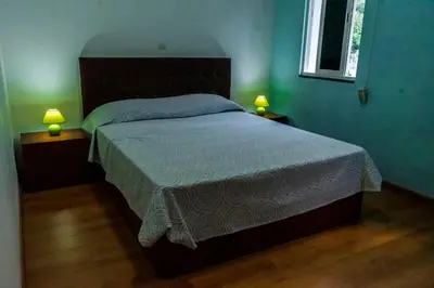 a bedroom with a large bed with two lamps at Casa Sams in Paul
