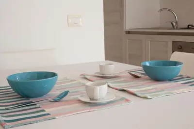 two blue bowls and two cups on a kitchen table at Ca Marta Penthouse in Sal Rei