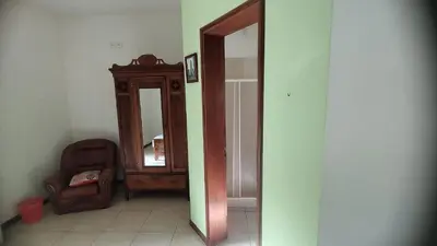 a bathroom with a mirror and a wooden cabinet at Wahnon Guesthouse in Paul