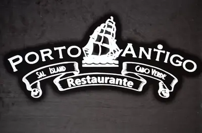 a badge with a pirate ship and two ribbons at Porto Antigo Top 10 in Santa Maria