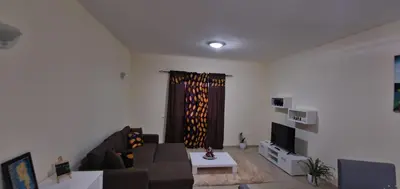 a living room with a couch and a television at Apartamento Teixeira in Espargos