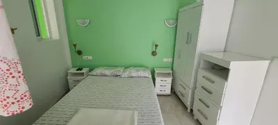 two beds in a room with green walls at LA MENOR in Ribeira Grande