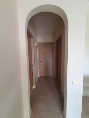 an empty hallway with an archway and a door at Appartement Amalia Sal Santa Maria in Prainha