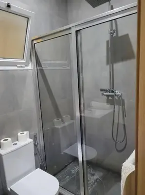 a bathroom with a shower with a toilet and a sink at ENZO APARTAMENTO T0 - Inforsal in Espargos