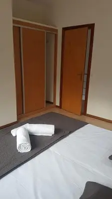 a pair of towels sitting on a bed in a room at Residencial Lela d'Fermina in Pombas